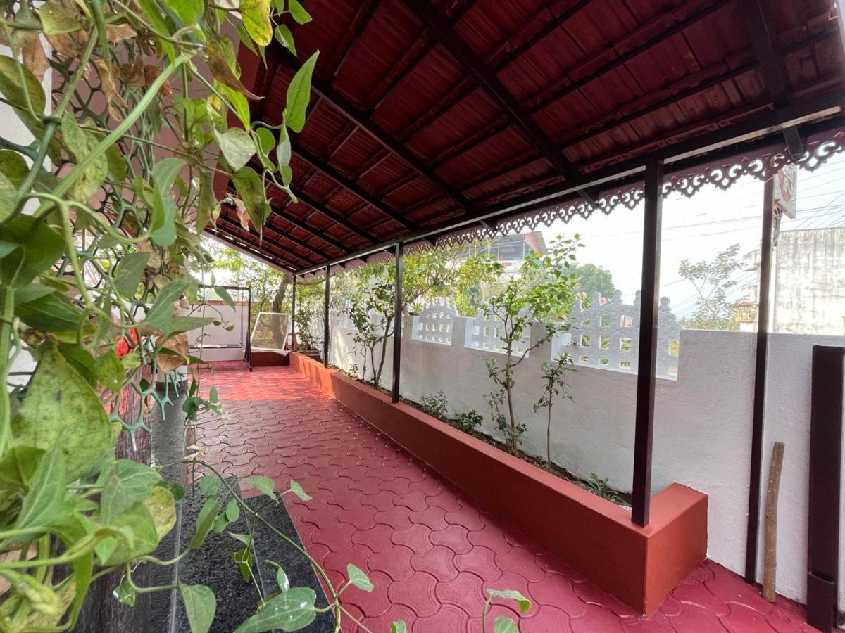 Gayatri Homestay Ratnagiri Exterior photo